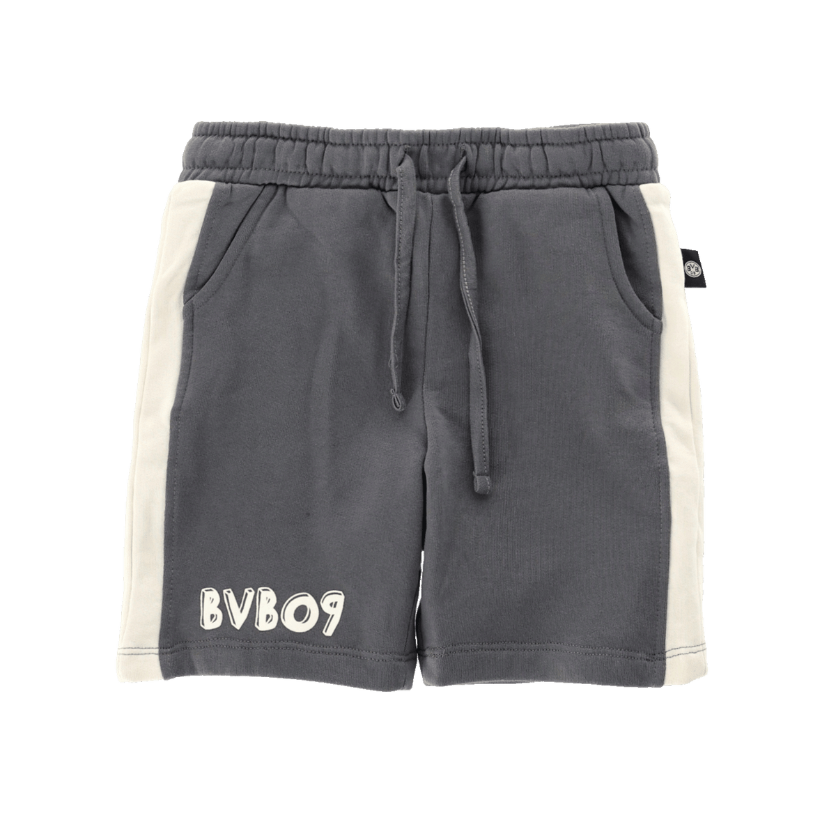 Graue BVB Kinder Sweatshorts Colorblock mit weißen Seiteneinsätzen und BVB 09-Logo, ideal für Freizeit und Sport.
