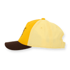Cappellino da neonato del BVB con design a blocchi di colore nero e giallo e motivo EMMA, perfetto per i piccoli tifosi.