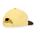 Cappellino da neonato del BVB giallo con visiera marrone, chiusura regolabile e design semplice visto da dietro.