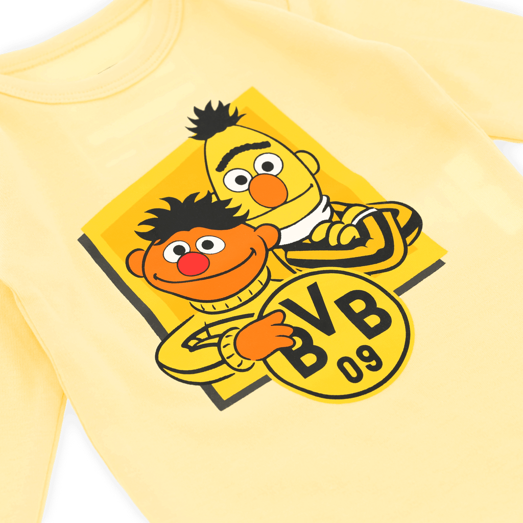 多特蒙德足球俱乐部（BVB）的黄色婴儿连体衣，印有《芝麻街》中的厄尼和伯特以及BVB队徽。