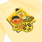 多特蒙德足球俱乐部（BVB）的黄色婴儿连体衣，印有《芝麻街》中的厄尼和伯特以及BVB队徽。