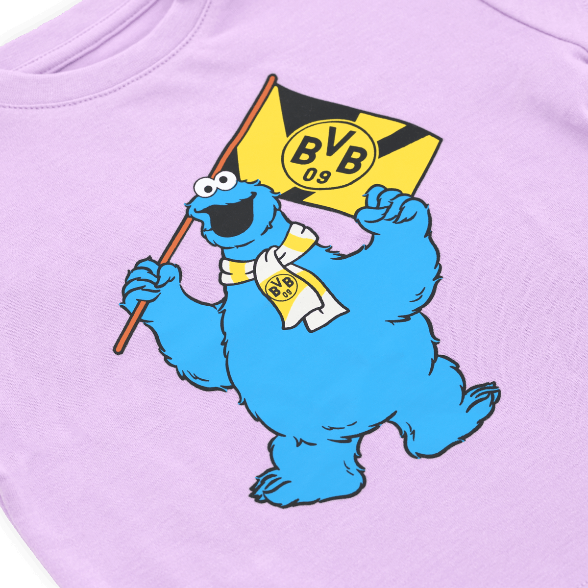 Camiseta morada del BVB para bebés y niños pequeños con el Monstruo de las Galletas y la bandera con el logotipo del BVB, de la colección de Barrio Sésamo.