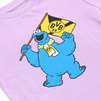 Maglietta viola del BVB per neonati e bambini piccoli con Cookie Monster e la bandiera con il logo del BVB della collezione Sesame Street.