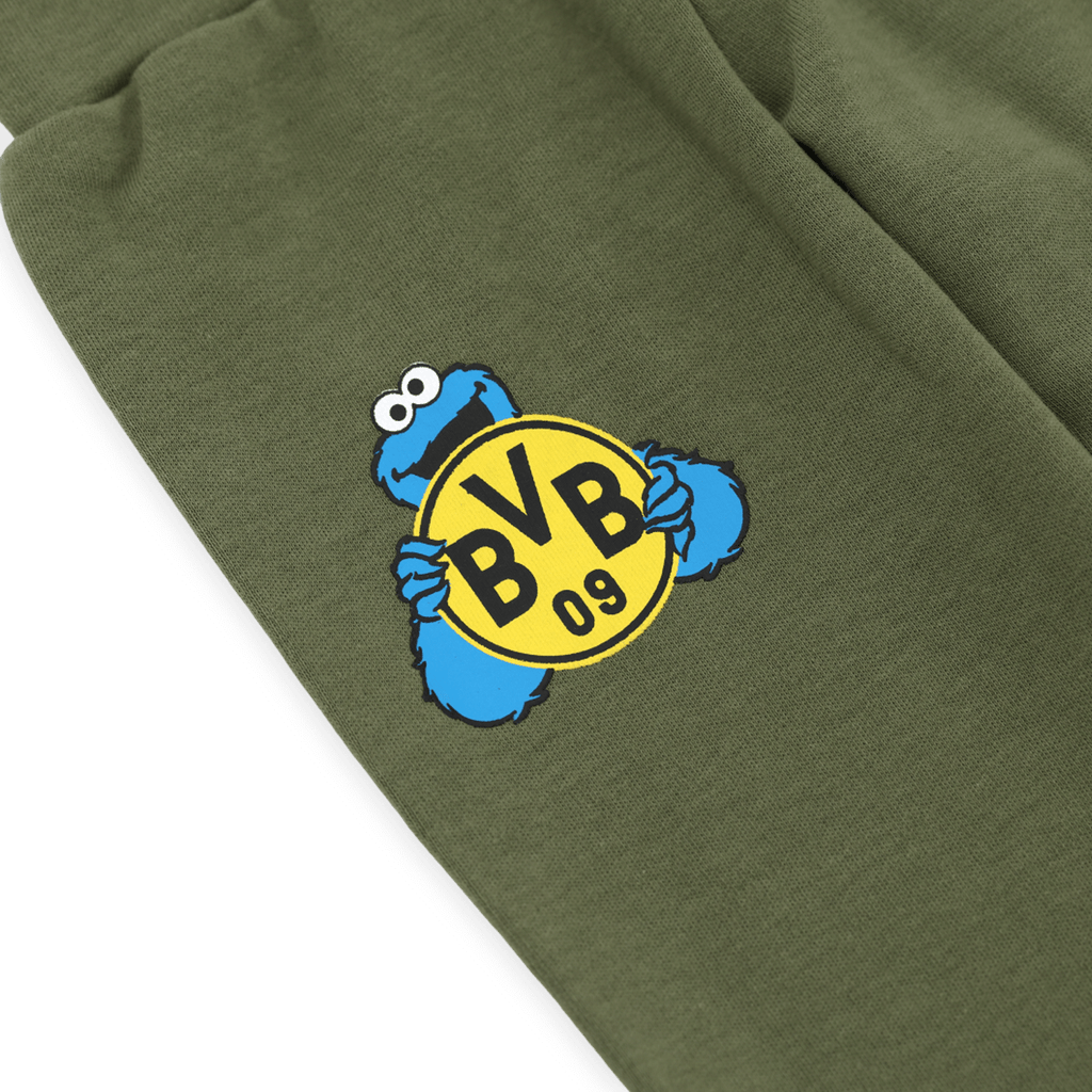 Green jogging set for babies and toddlers featuring a Cookie Monster design and a yellow BVB 09 logo—perfect for little Borussia Dortmund fans.