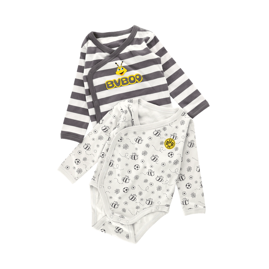 Set di due body per neonati del BVB, composto da un body a righe grigie e bianche e da un body bianco con stampa su tutta la superficie e un logo BVB ben visibile.