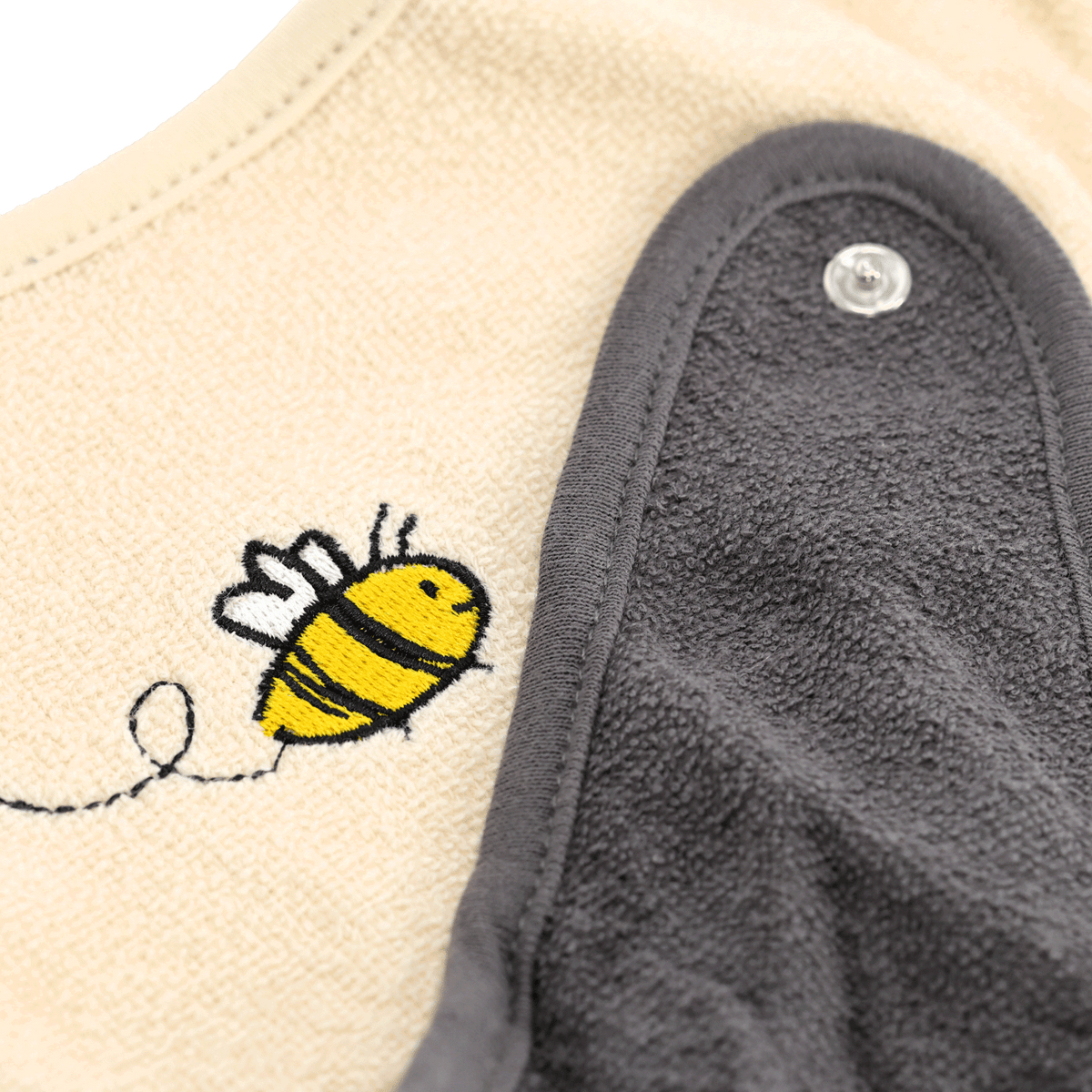 BVB baby triangle scarf set made of soft terry cloth with a black-and-yellow bee design. Ideal as a stylish and practical fan item for toddlers.