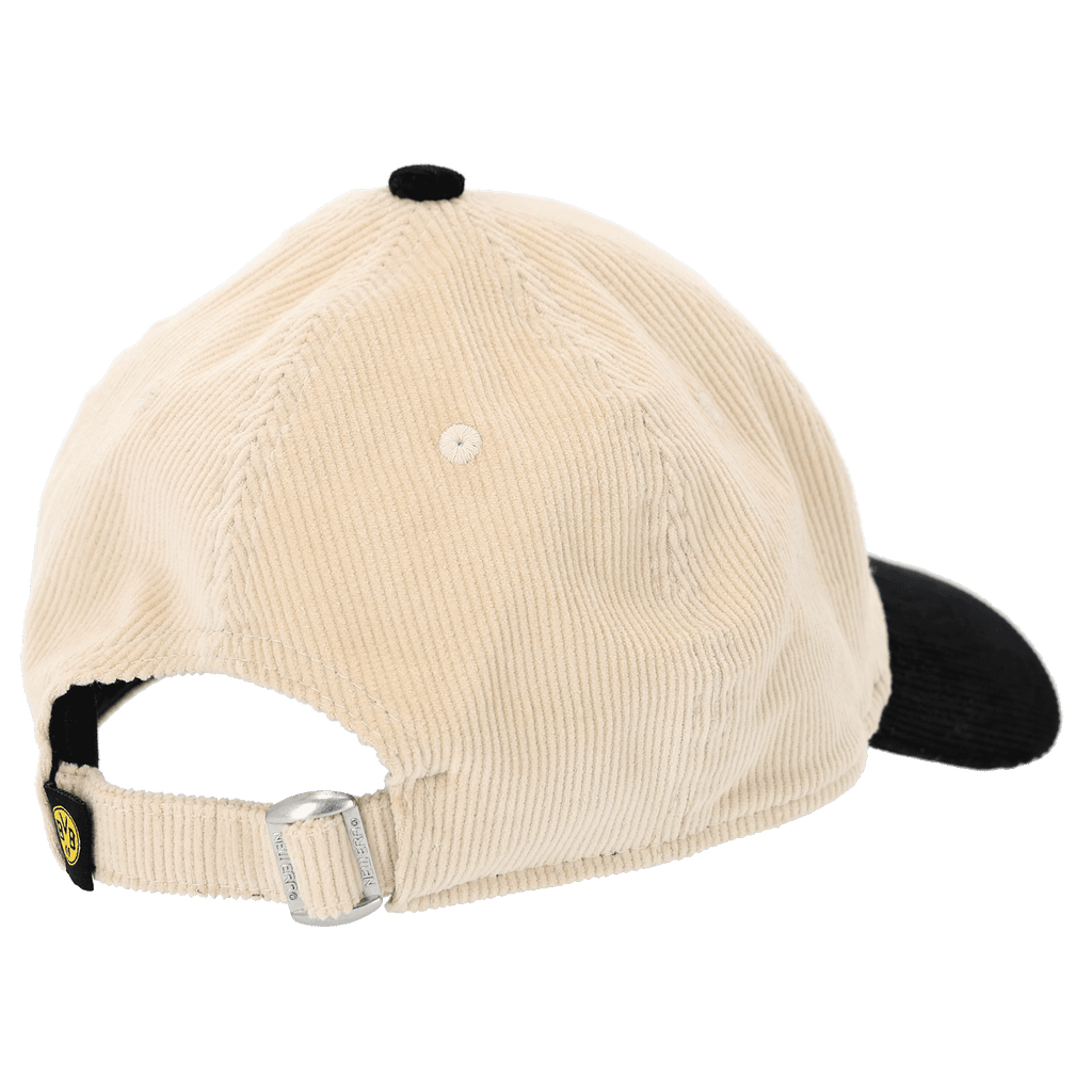 Vista posteriore del cappellino BVB New Era 9Forty Cord color beige con visiera nera e chiusura regolabile, ideale come elegante accessorio per i tifosi.