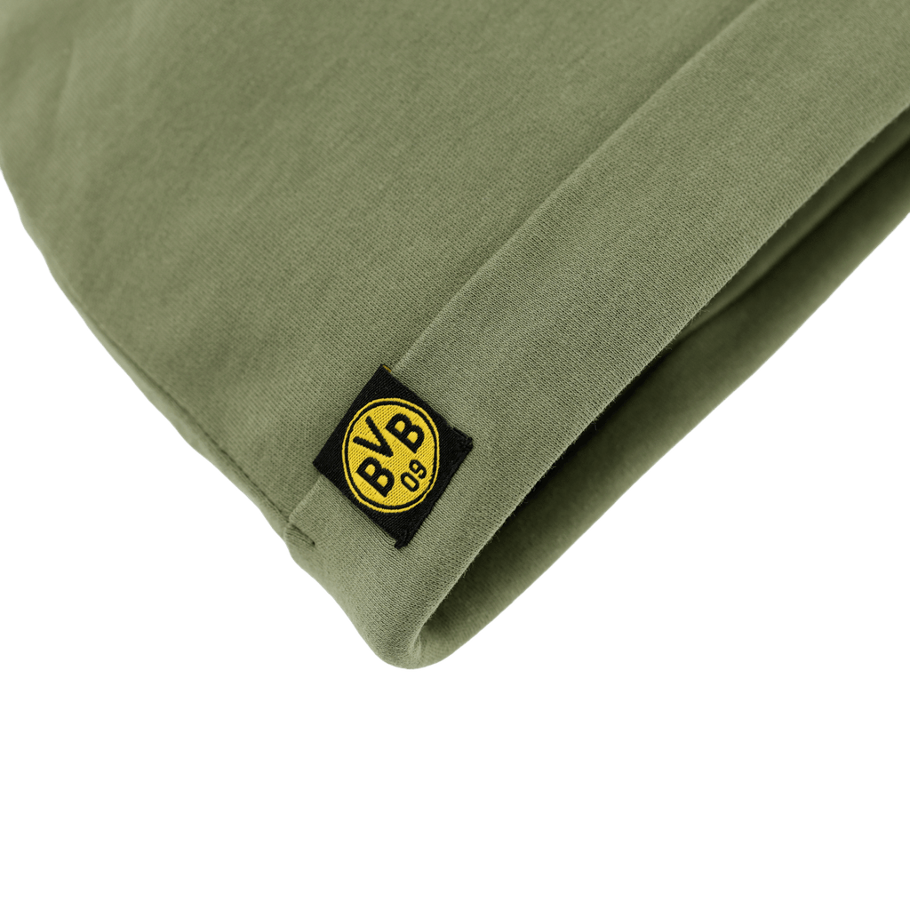 Green Borussia Dortmund baby hat with a black BVB emblem, perfect for little fans and as a fan item.