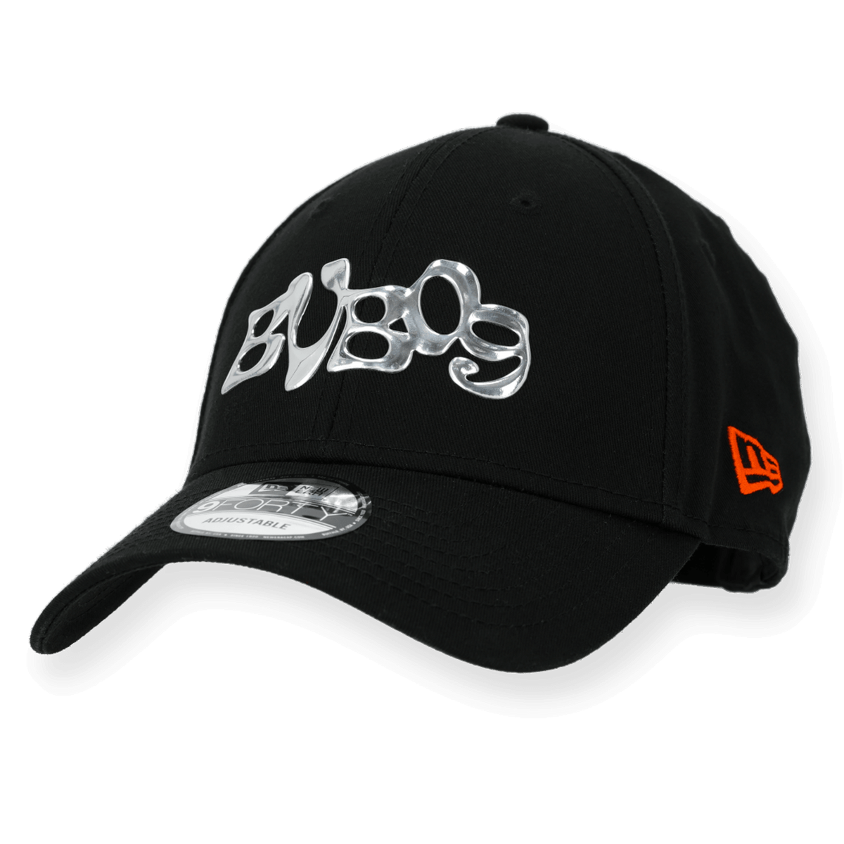 Schwarze New Era BVB Cap 9Forty aus der Heat 2025 Kollektion mit erhabenem silbernem BVB 09 Logo und orangener Stickerei an der Seite.