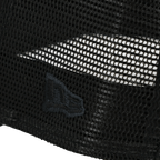 Schwarze BVB Cap New Era Trucker Essentials mit atmungsaktivem Mesh-Design und gesticktem Logo.