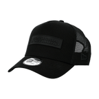 Schwarze BVB Trucker Cap von New Era mit Netzrücken und Borussia Dortmund-Logo auf der Vorderseite, ideal für Fans.