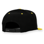 Die Rückansicht der schwarzgelben BVB-Snapback-Cap von New Era mit individuell verstellbarem Snap-Verschluss.