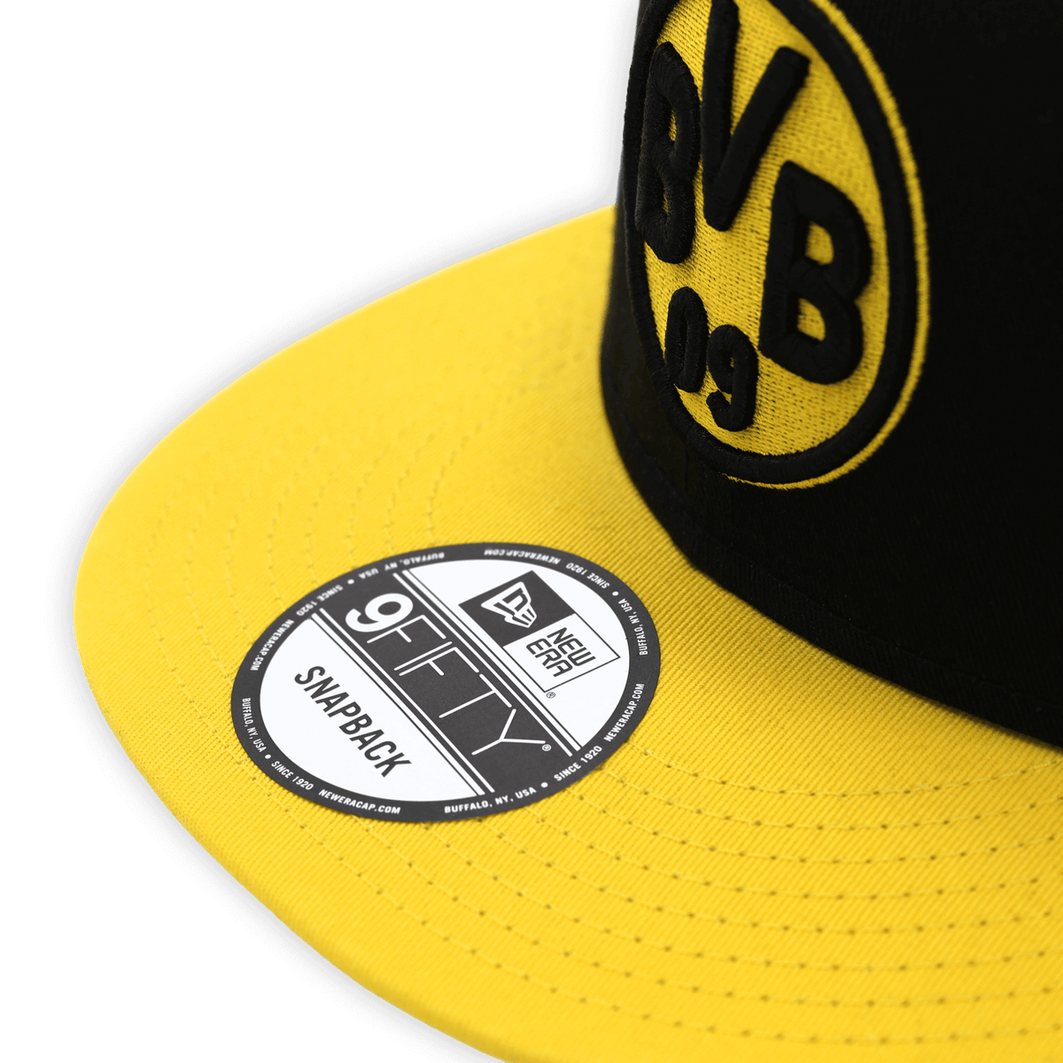 Casquette BVB noire et jaune au design 9Fifty Snapback de New Era pour enfants, avec l'emblème du BVB sur le devant.