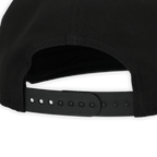 New Era 品牌黑色多特蒙德队儿童款 Snapback 风格棒球帽，后部配有可调节带。