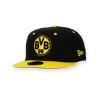 Casquette Snapback noire du BVB de la marque New Era, modèle 9Fifty pour enfants, avec une visière jaune et le logo du BVB sur le devant.