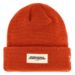 The BVB Beanie New Era Waffle in orange, featuring a chunky knit texture and a sewn-on Borussia Dortmund logo—perfect for fans.
