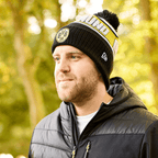Berretto a pompon nero e giallo del BVB di New Era con logo BVB e scritta “Dortmund”, ideale per i tifosi del Borussia Dortmund.