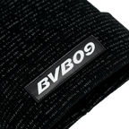 反射ストライプに目を引く「BVB09」ロゴをあしらった、BVBのブラックキッズキャップ「Reflective」。モダンなデザインで、ファンに最適です。