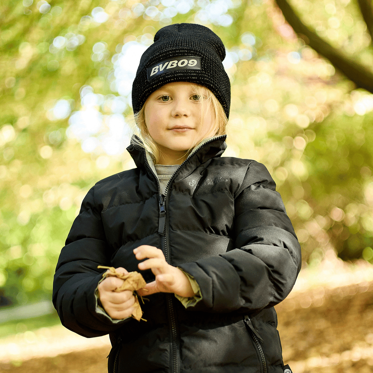 The black BVB beanie for kids with a reflective logo offers stylish protection and is ideal for fall and outdoor activities.