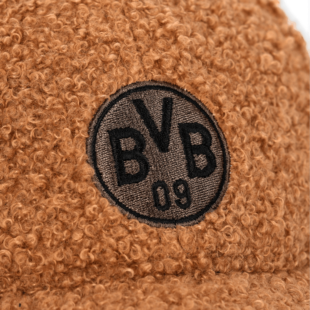 Casquette marron « BVB Teddy » pour enfants, en matière douce, ornée d'un grand emblème « BVB 09 » sur le devant.