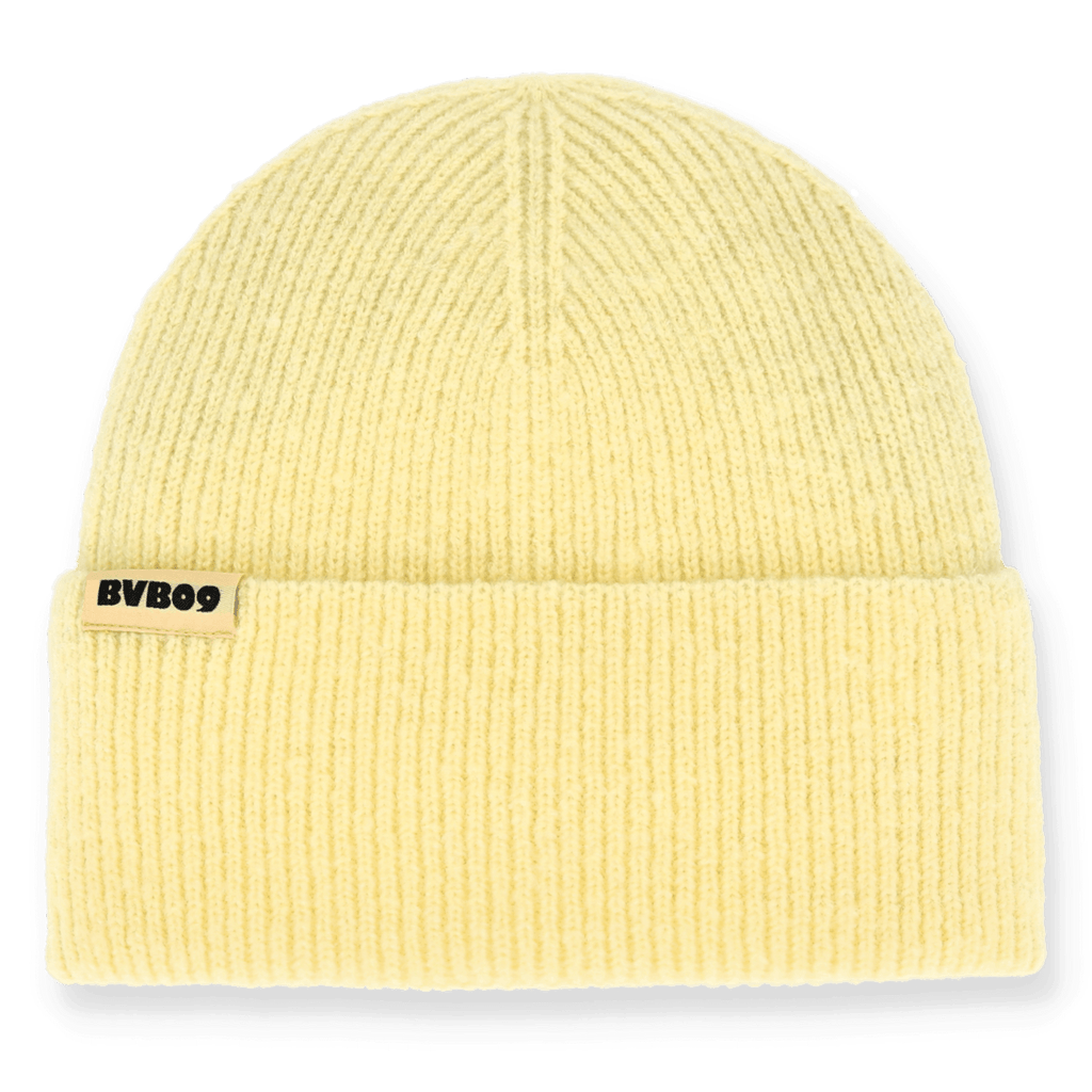Cappellino del BVB giallo pastello in maglia, con orlo risvoltato ed etichetta BVB09, per i tifosi del Borussia Dortmund.