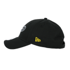 Gorra negra del BVB de New Era con diseño 9Forty, con el logotipo de la marca en amarillo y el logotipo del BVB bordado en gris en la parte delantera; ajustable, ideal para los aficionados del Borussia Dortmund.