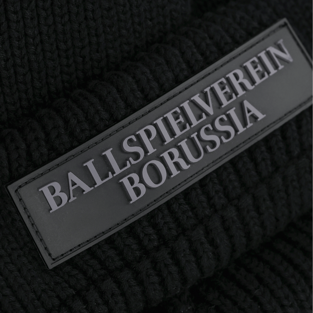 Schwarze BVB Fisherbeanie mit plastischer 'Ballspielverein Borussia'-Aufschrift, Accessoire für Fans des Vereins.