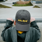 Cappellino del Borussia Dortmund per bambini, grigio scuro con la scritta gialla “Null Neun”, un accessorio alla moda per i giovani tifosi del BVB.