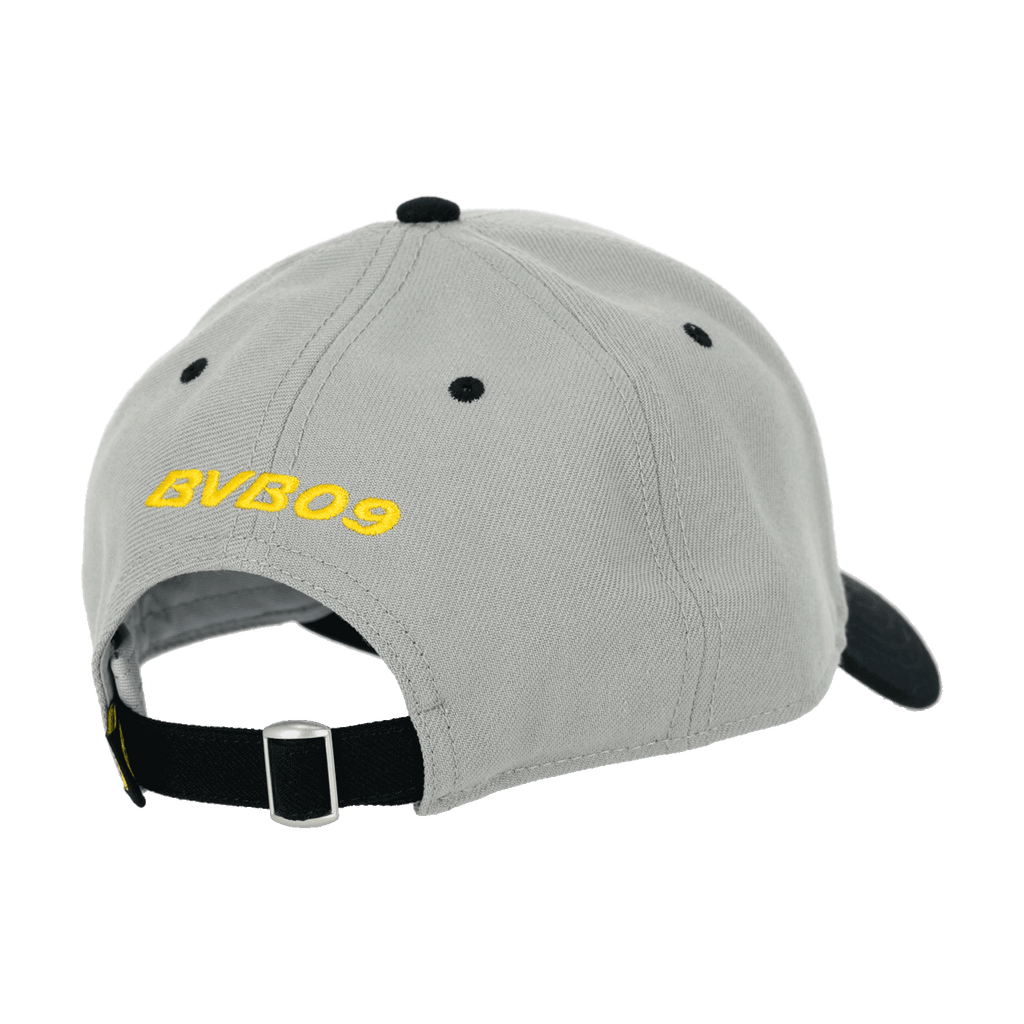 Vista posteriore di un cappellino grigio del BVB con il logo giallo BVB09 e una chiusura nera regolabile.