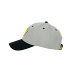 Cappellino grigio del BVB per bambini con visiera nera e logo del BVB nei colori nero e giallo, visto di profilo.