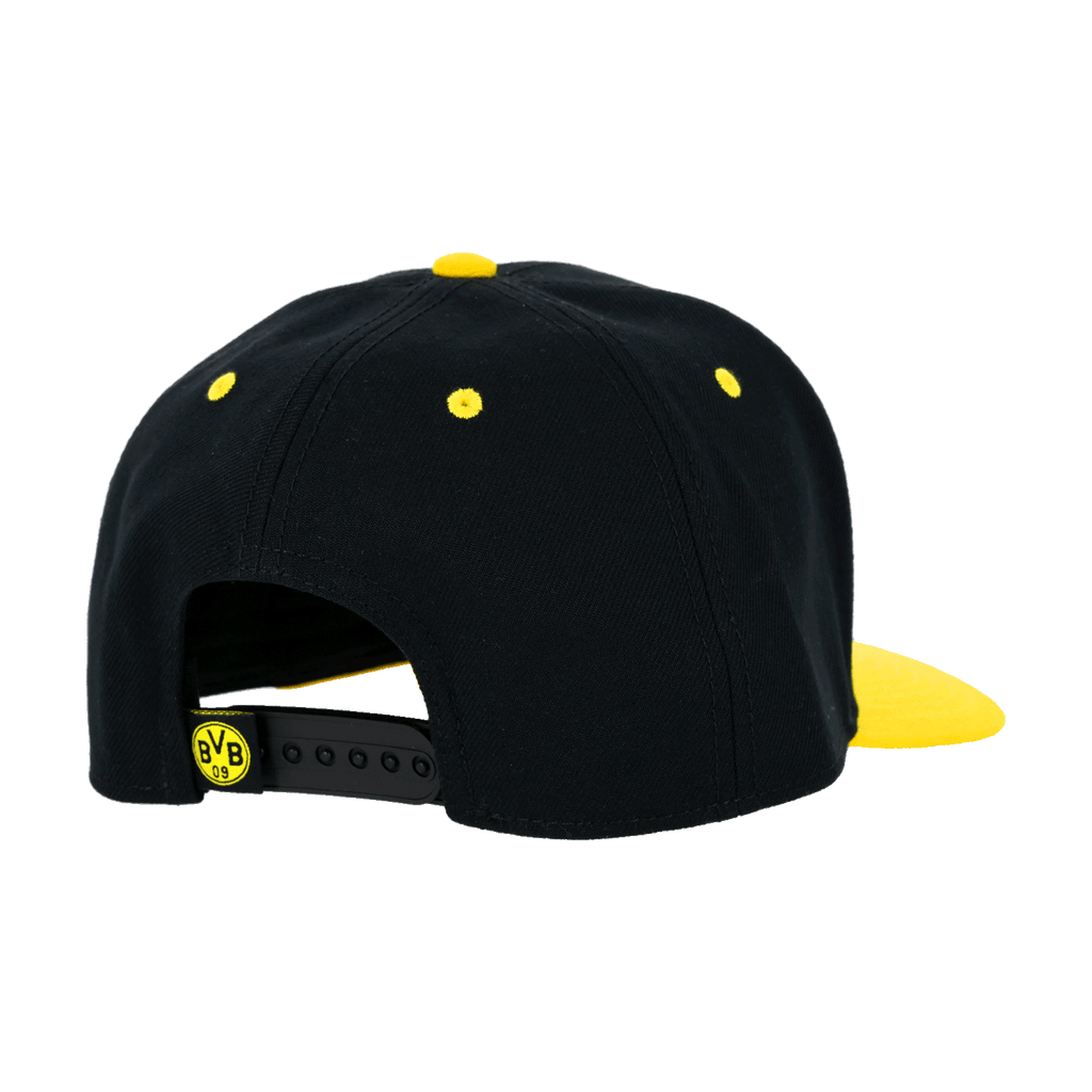 Vue arrière de la casquette snapback noir et jaune du BVB, ornée du logo du BVB et dotée d'une fermeture réglable, idéale pour les supporters du Borussia Dortmund.