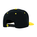 Vue arrière de la casquette snapback noir et jaune du BVB, ornée du logo du BVB et dotée d'une fermeture réglable, idéale pour les supporters du Borussia Dortmund.