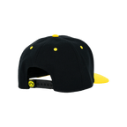 Rückansicht einer schwarzgelben BVB-Snapback-Cap für Kinder mit BVB-Logo und verstellbarem Verschluss.