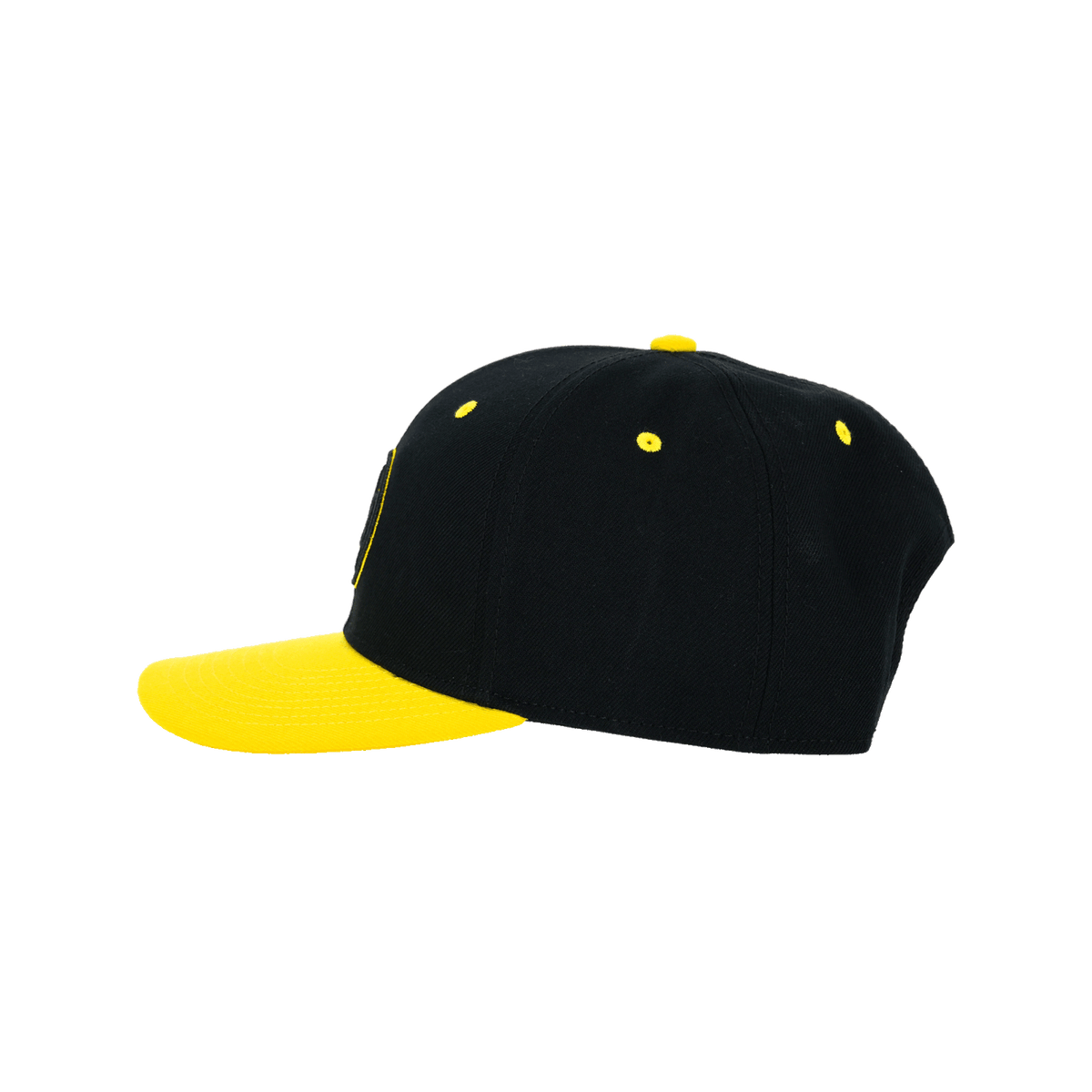 Seitenansicht der schwarzen BVB-Snapback-Cap mit gelbem Schirm und aufgenähtem Logo, ideal für Kinder als Fanartikel.