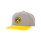 Grau-gelbe BVB Snapback-Cap für Kinder mit auffälligem gesticktem BVB-Logo. Perfekt für junge Fans von Borussia Dortmund.