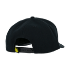 Il retro del cappellino snapback nero del BVB con chiusura regolabile e logo giallo del BVB, ideale per i tifosi del Borussia Dortmund.