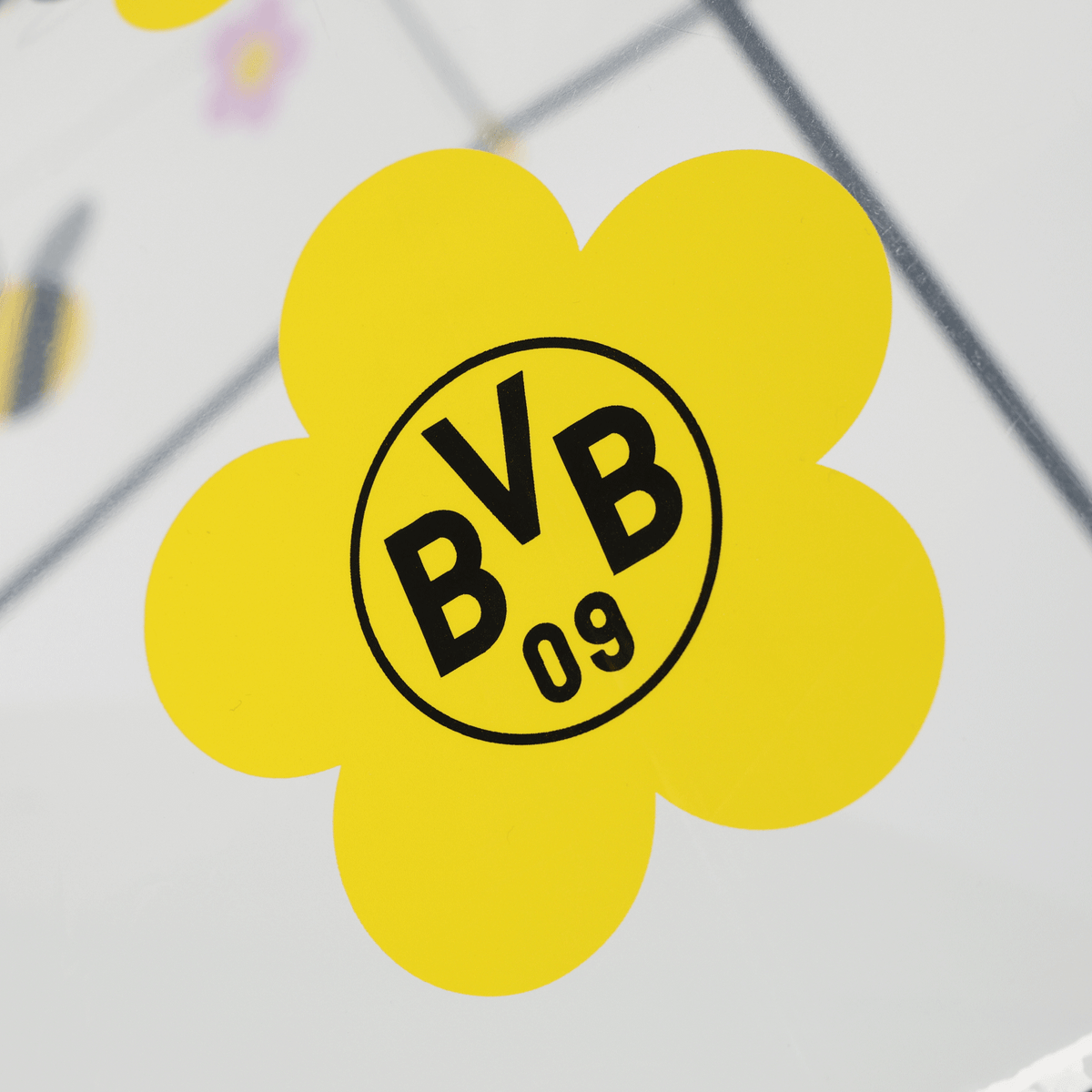 Ombrello da bambino del BVB con logo giallo del BVB a forma di fiore su fondo trasparente, ideale per i giovani tifosi del Borussia Dortmund.