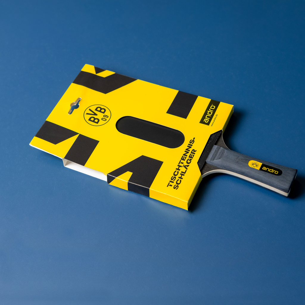 Schwarzgelber BVB-Tischtennisschläger von andro, präsentiert in hochwertiger Verpackung, ideal für Fans und Sportbegeisterte.