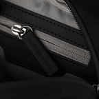 Vue intérieure du sac noir BVB X Kapten & Son Mala All Black, doté d'une fermeture à glissière, d'un design moderne et d'une finition haut de gamme.