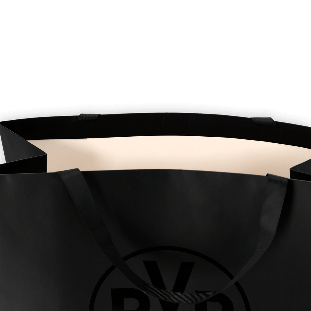 Sac cadeau noir de taille moyenne avec le logo du BVB. Idéal pour les supporters du Borussia Dortmund et les produits dérivés.
