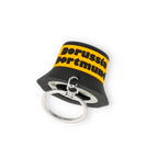 Porte-clés du BVB en forme de chapeau de pêcheur noir et jaune. Doté d'un décapsuleur intégré et d'un logo « Borussia Dortmund » bien visible, il est idéal pour les fans de football.