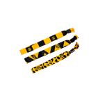 Lot de trois bracelets de festival noir et jaune, ornés du logo du BVB et de motifs variés : un accessoire tendance pour les fans du Borussia Dortmund.