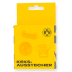 BVBのロゴが入った黄色いパッケージのBVBクッキー型セット。サッカーファン向けの3種類の型（ユニフォーム、ボール、スカーフ）が入っています。