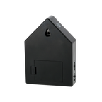 Schwarze hausförmige Kunststoffbox, Rückansicht mit Batteriefach und Vorrichtung zur Wandmontage.