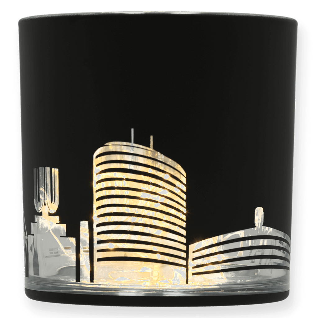 Großes schwarzes BVB-Windlicht mit dekorativem Skyline-Motiv von Dortmund, ideal als Accessoire oder Geschenk für Fans.