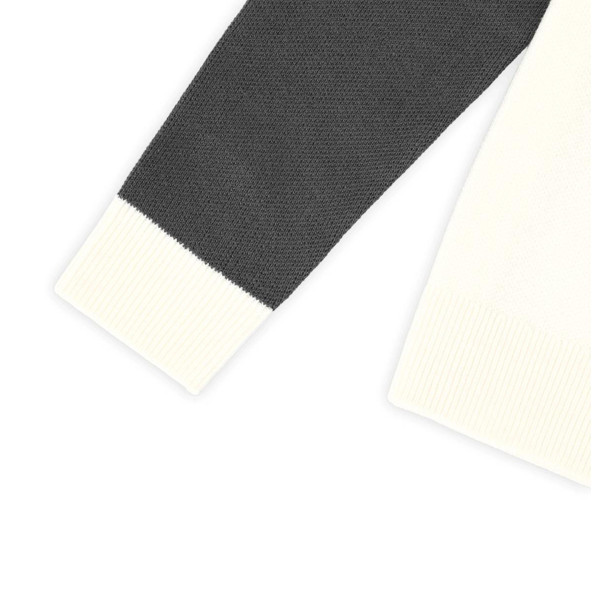 Primo piano della manica in bianco e nero del maglione “Winter Wonder” del BVB per bambini.