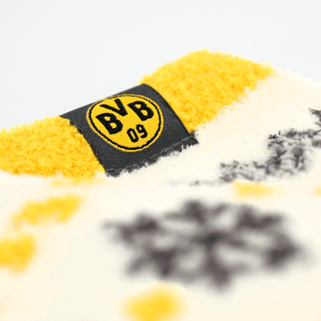 BVB Winter Wonder Hütten Socks in black and yellow, made of soft material, featuring a snowflake pattern and a prominent BVB logo.