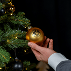 Boule de Noël dorée avec le logo du BVB 09, une décoration de sapin idéale pour les supporters du Borussia Dortmund.