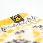 Chaussettes hautes pour enfants avec le logo du BVB, un motif noir et jaune et une matière douce, idéales pour les journées d'hiver.