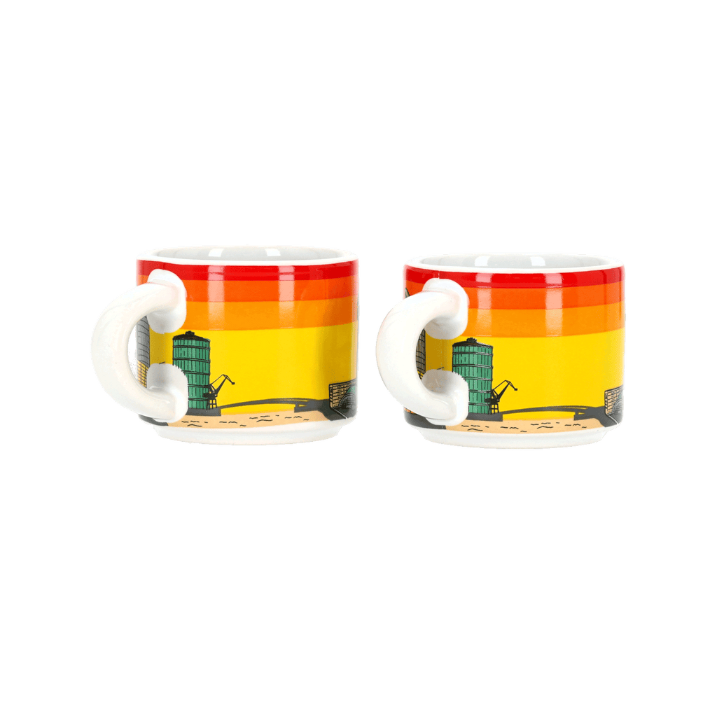 Set da 2 tazzine da caffè BVB con motivo dello stadio nei colori nero e giallo, perfette per i tifosi del Borussia Dortmund e per chi ama gustare il caffè con stile.